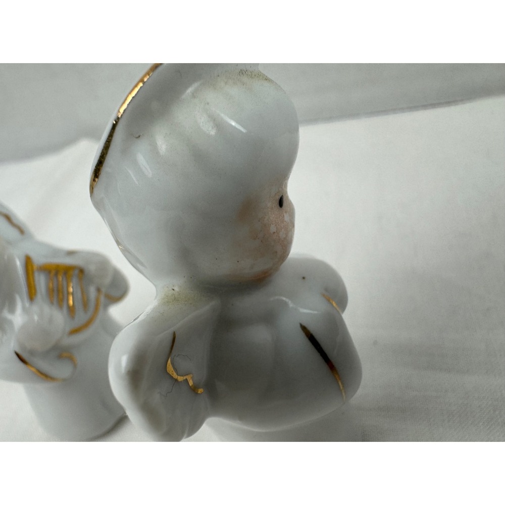 Vintage Ceramic Angel Salt and Pepper Shakers White Gold Trim Christmas Decor - Picture 8 of 9